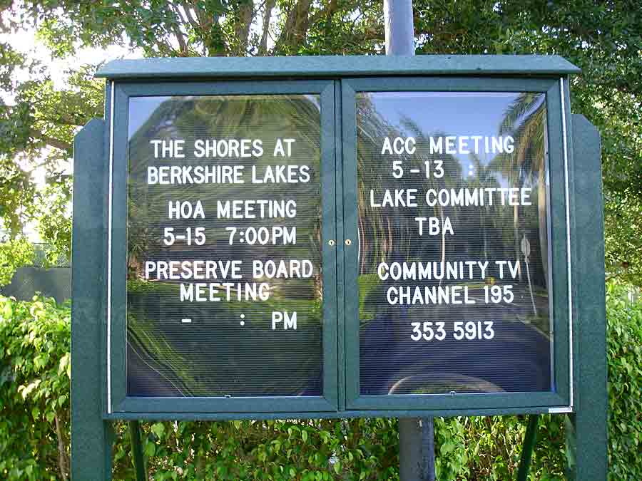 THE SHORES Signage